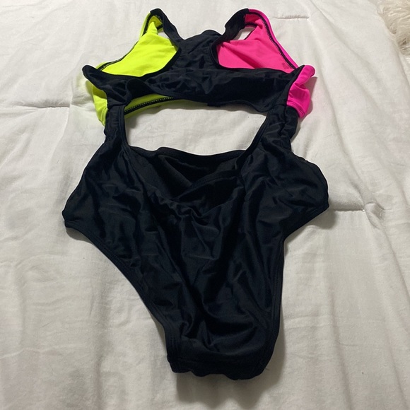 •one-piece cutout bathing suit - Picture 5 of 6